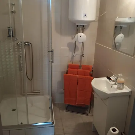 Old Lady Apartment *