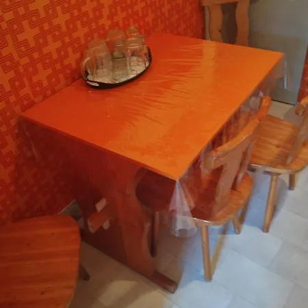 Old Lady Apartment *